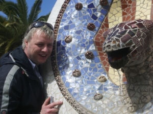 Another Mambo Tangoer, Brit Darren loves this lizard fountain.