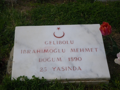 Turkish gravestone. It means the boy, Mehmet Jarahimoglu, from Gelibolu, born 1890, died at 23 years of age.